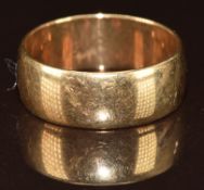 A 9ct gold wedding band/ ring, 3.9g, size L/M