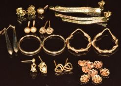 A pair of 18k gold hoop earrings, a pair of 18k gold tri-coloured earrings (6.2g), six pairs of