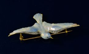 An 18ct gold pendant / brooch in the form of a bird set with opalescent enamel, the wings edged with