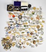 A collection of jewellery including cufflinks, mother of pearl studs, pair of silver cufflinks set