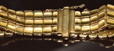 An Italian 9ct gold bracelet made up of concave square links, 25g, 18.5cm