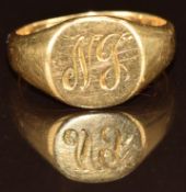 An 18ct gold signet ring, 4.4g, size J