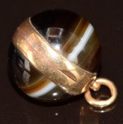 Victorian banded agate locket with 9ct gold hinge and loop, 6.1g, 18mm