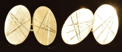 A pair of 14k gold cufflinks with textured decoration, 4.5g