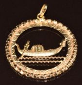 An 18k gold pendant depicting a gondola engraved 'Venezia' , 4.4g, 3.5cm