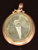 A c1900 9ct gold locket, 11g, 4.4 x 3.3cm