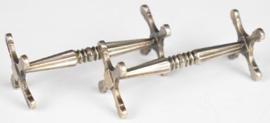 Pair of William IV hallmarked silver knife rests, London 1835, maker William Knight II, length