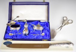 Cased Elizabeth II hallmarked silver three piece cruet set with blue glass liners, Birmingham
