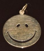 A 9k gold smiley face pendant, London 1975, 4.8g, 2.8cm