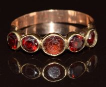 Victorian yellow metal ring set with five garnets, 1.5g, size S