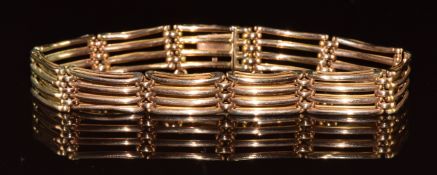 A 9ct gold gate bracelet, 7.7g, 17cm