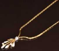 An 18k gold necklace set with diamonds, 9.1g