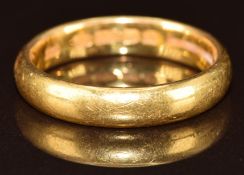 A 22ct gold wedding band/ ring, 6.7g, size P