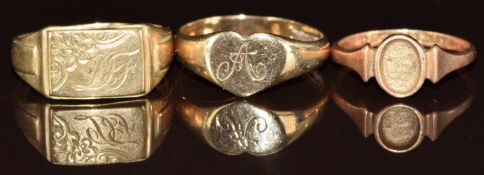 Two 9ct gold signet rings (one cut) and a 9ct gold ring mount, 5.8g