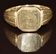 A 9ct gold signet ring, 4.2g, size S