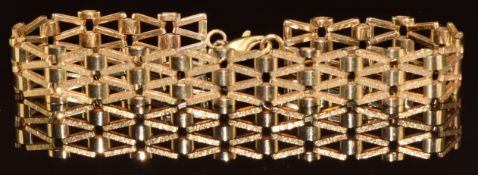 A 9ct gold bracelet, 9.9g, 18cm