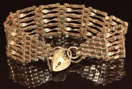 A 9ct gold gate bracelet with heart padlock clasp,16.4g, 18cm