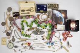 A collection of jewellery including Victorian locket, two damaged 9ct gold bracelets (3.3g),