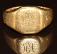 An 18ct gold signet ring, Birmingham 1929, 6.2g, size J