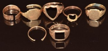 Seven sections of 9ct gold rings/ mounts, 19.3g
