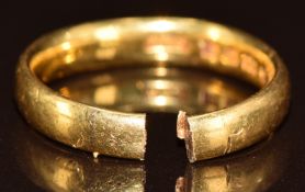 A 22ct gold wedding band/ ring (band cut), 5.8g