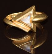 A yellow metal ring set with labradorite (chipped), tests as 18k gold, 4.5g, size H