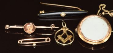 A 15ct gold brooch set with black enamel and a split pearl (2.6g, 4.2cm), 9ct gold brooch with