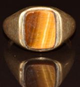 A 9ct gold signet ring set with tiger's eye, 6.3g, size Q