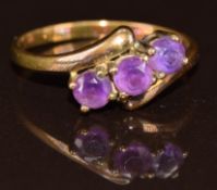 A 9ct gold ring set with amethysts, 2.3g, size Q