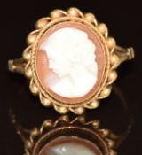 A 9ct gold ring set with a cameo depicting a young woman, 2.5g, size M