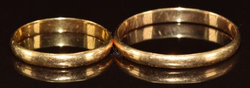 Two 18k gold wedding rings / bands, 2.9g, size T & I