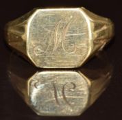 A 9ct gold signet ring, 4g, size K