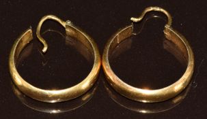 A pair of 18k gold hoop earrings, 2.3g