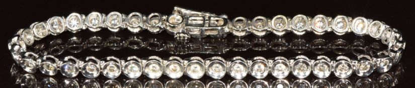 A 9k white gold tennis bracelet set with round cut diamonds, total 1.5ct, 9.3g, 18cm