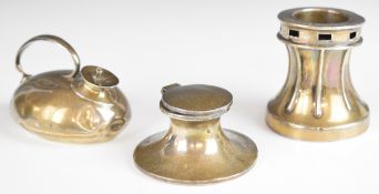 Novelty hallmarked silver capstan inkwell, Birmingham 1904, maker's mark JHW, further hallmarked