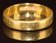 A 22ct gold wedding band/ ring, 2.9g, size J