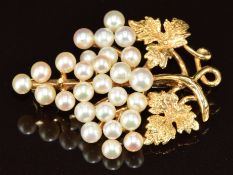 A 9ct gold brooch in the form of a bunch of grapes set with cultured pearls, 7.3g, 3.8 x 2.6cm