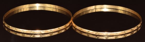 A pair of 18ct gold bangles with star decoration, 13.8g