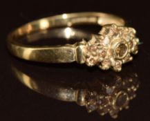 A 9ct gold ring set with champagne coloured diamonds, 1.9g, size Q