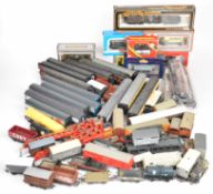 A collection of 00 gauge model railway passenger carriages and goods wagons, manufacturers to