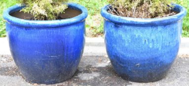 Near pair of large blue jardinières / garden planters, diameter 60cm, height 49cm