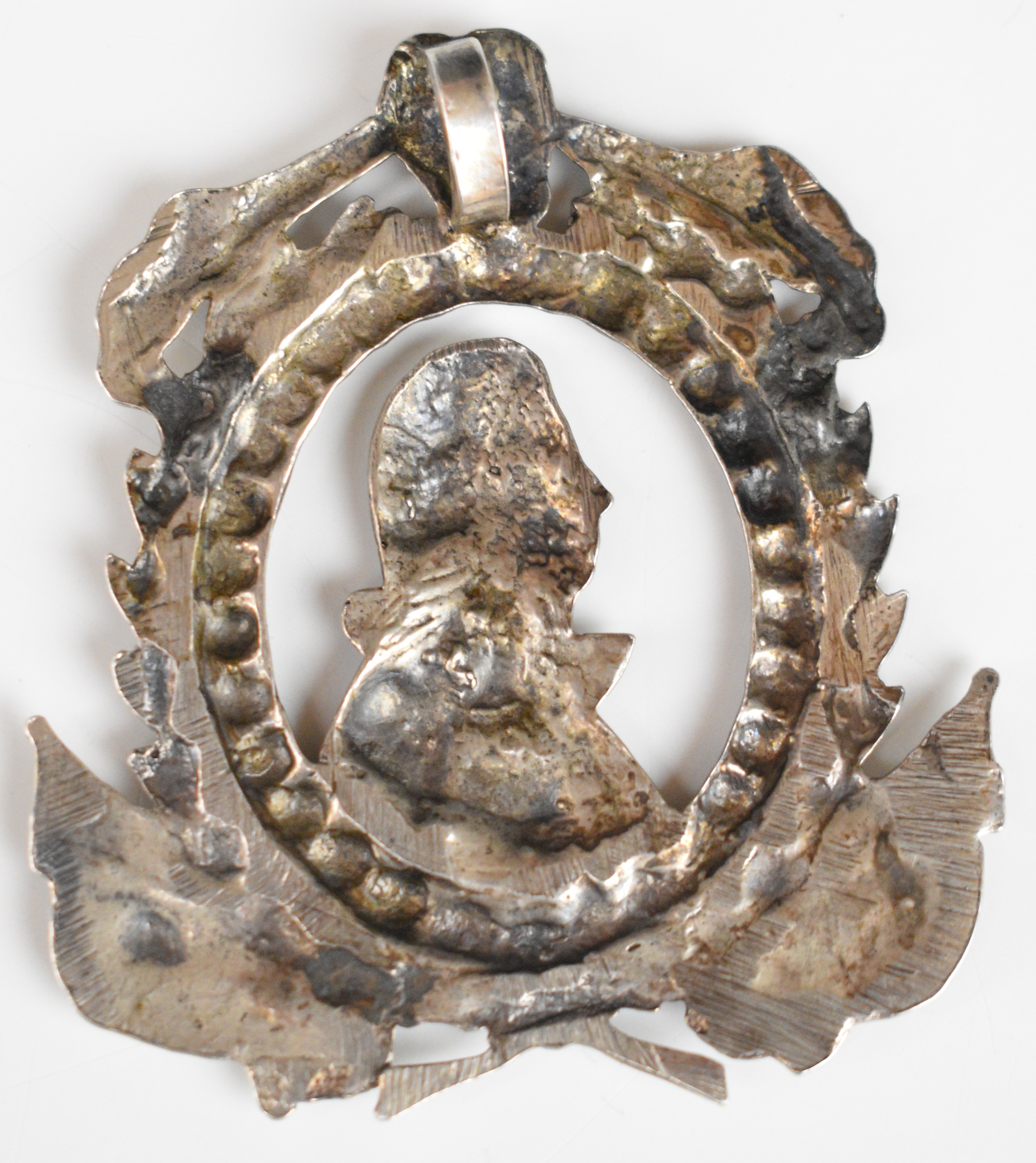 Two silver pendants or fobs with images, possibly of Prince William V of Orange and his wife - Image 3 of 5
