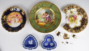 Vienna and French cabinet plates, Wedgwood trefoil shaped pin dishes and a damaged Royal Worcester