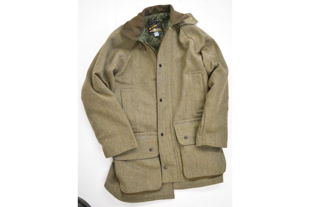 Two Bronte gentleman's tweed jackets, one a shooting jacket the other an overcoat, both size medium. - Image 5 of 7