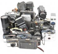 Collectable cameras to include Chinon CS 35mm SLR camera with 1:2.8 f=50mm lens, Centon DF-300