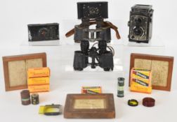 Vintage cameras and binoculars to include Franke & Heidecke Rolleicord TLR camera, Zeiss Prism 8x