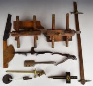 Vintage woodworking tools to include two plough planes, mortice gauge, glass circle cutter, fillet
