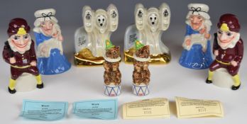 AUCTIONEER'S ANNOUNCEMENT - Includes two 'red' Toby figures  Two Wade Punch, Judy, Toby and RIP Judy