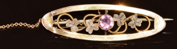 A 9ct gold brooch with shamrock decoration set with paste (2g) in antique box