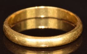 A 22ct gold wedding band / ring, 2.7g, size N